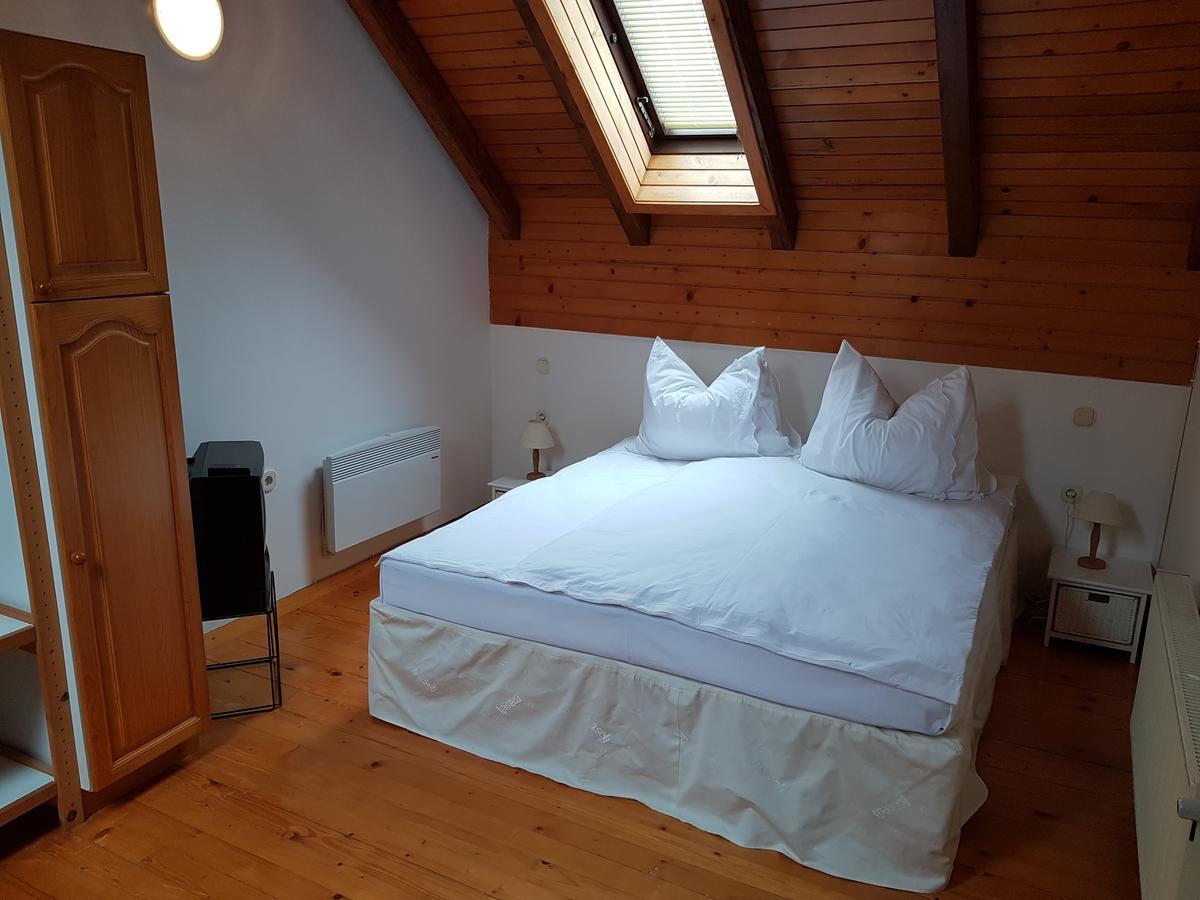 Golnik Pr'Simi Bed & Breakfast エクステリア 写真